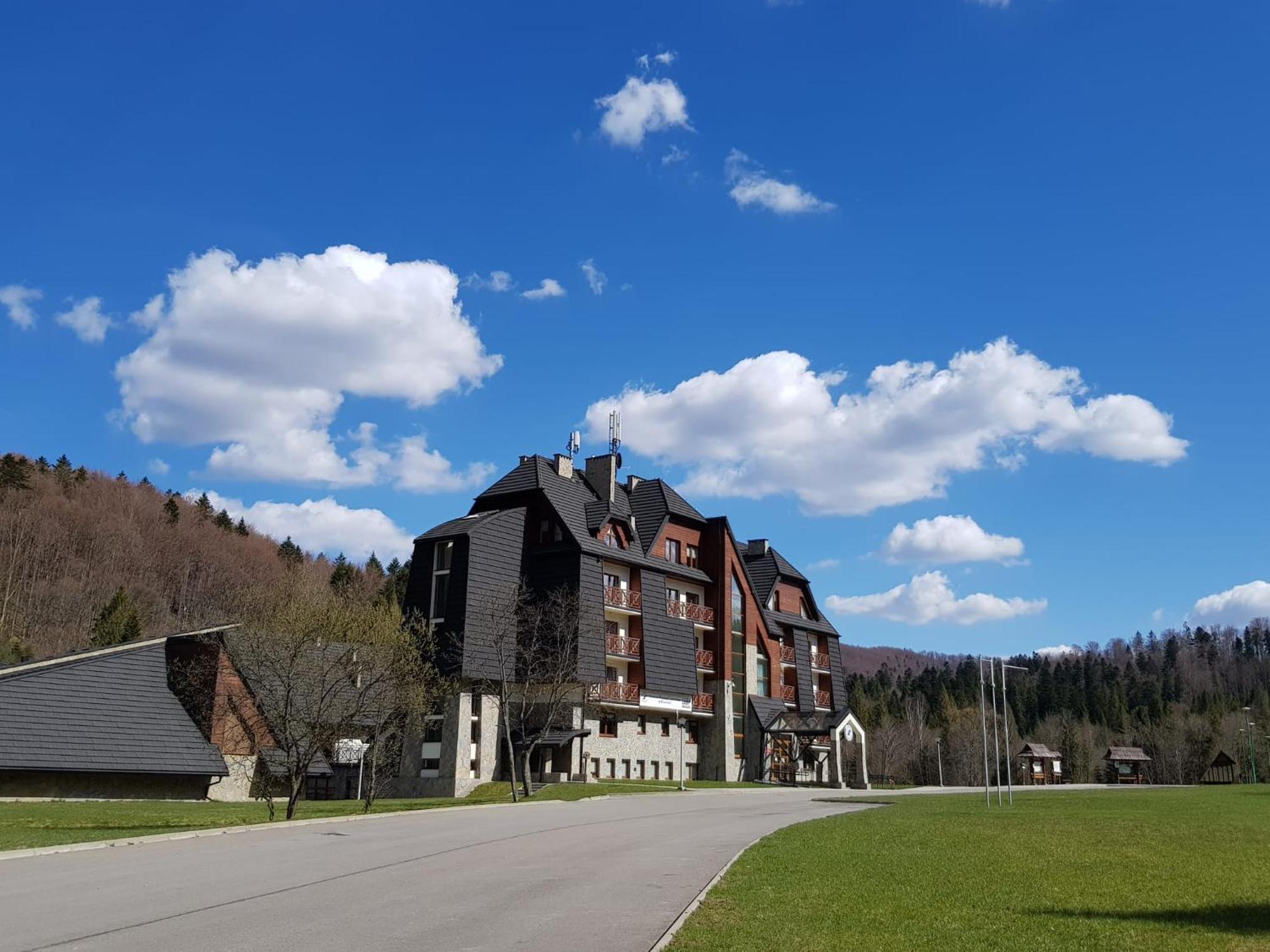 Centrum Promocji Lesnictwa W Mucznem Lutowiska Exteriér fotografie